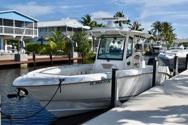 32' Boston Whaler 2010 Yacht For Sale